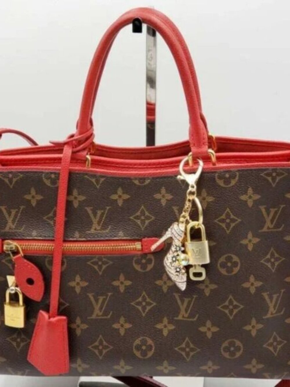 Authentic Louis Vuitton Gold Padlock 🔒 Shiny LV Key + Bag Unbranded Shoe Charm - Picture 7 of 8